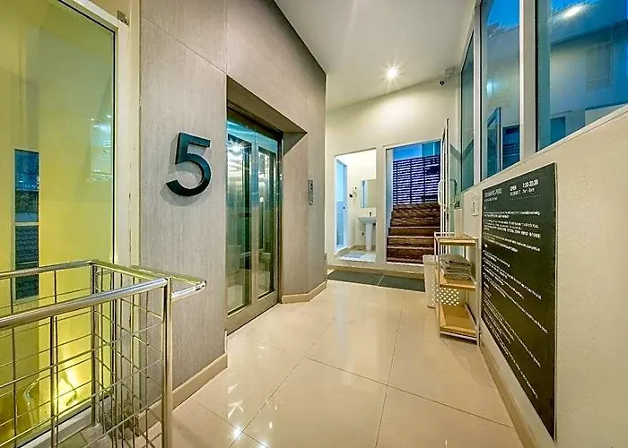 Ralph Poshtel Pratunam 호텔 3*